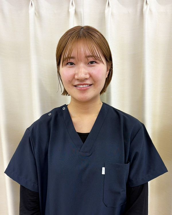 スタッフの顔写真