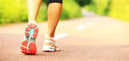 その不調、普段の歩き方が原因かもしれません！！