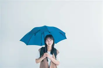 梅雨の時期に増えるむくみと体の重だるさ、原因は水分バランスと血流低下かもしれません
